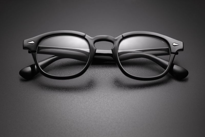 An image displaying glasses and goggles.
